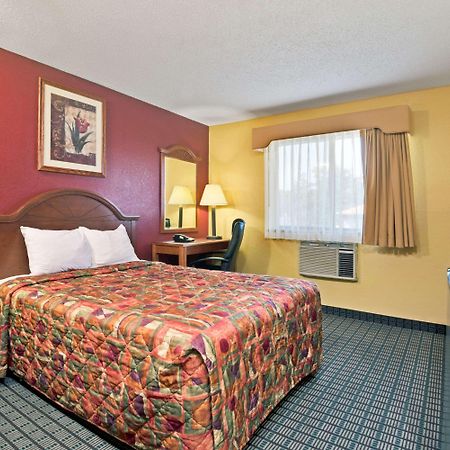 Days Inn By Wyndham Torrington Eksteriør billede