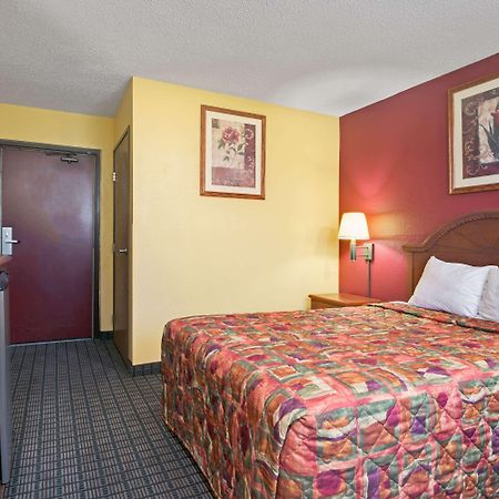 Days Inn By Wyndham Torrington Eksteriør billede