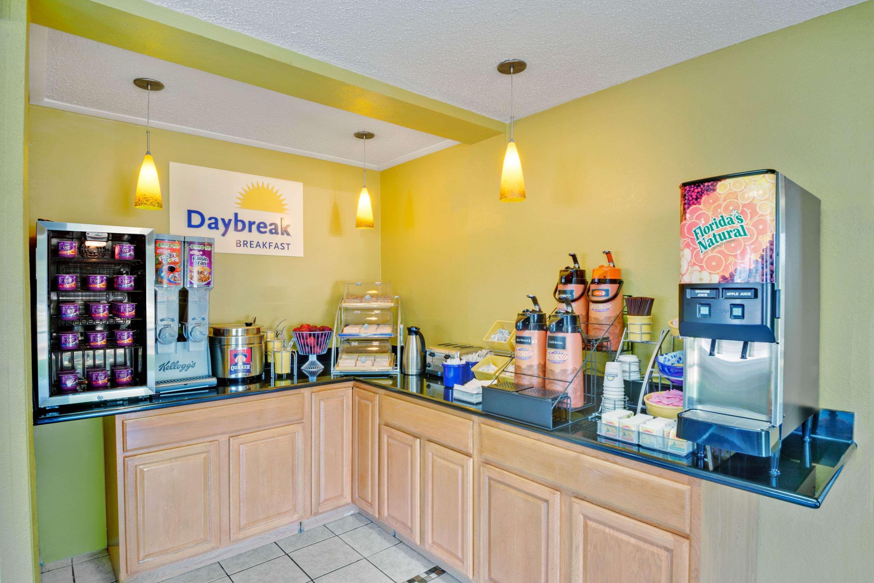 Days Inn By Wyndham Torrington Eksteriør billede